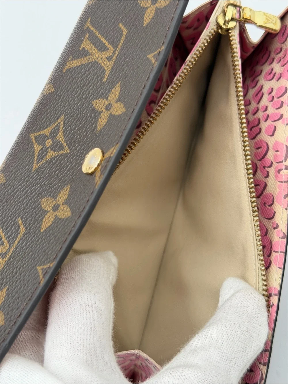 LV Limited Edit Sarah Sprouse x Monogram Wallet w/Pink Leopard Interior Full Set - Picture 7 of 16
